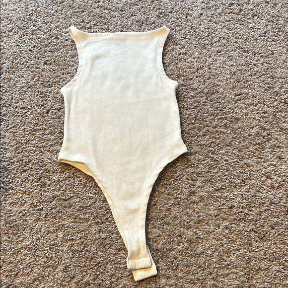 4/$20 Knit Ripped Bodysuit size Small - Picture 3 of 5